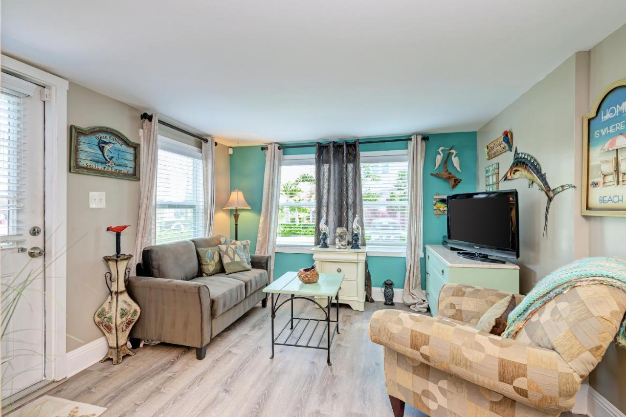 Ami Lighthouse Cottage-One Minute Walk To The Beach-Keyless Locks Bradenton Beach Exterior foto