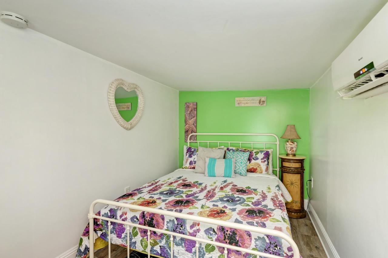 Ami Lighthouse Cottage-One Minute Walk To The Beach-Keyless Locks Bradenton Beach Exterior foto